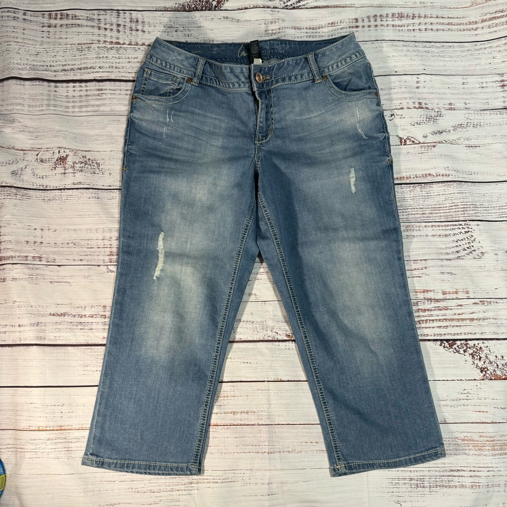 Lane Bryant Capri Genius Fit Light Blue Cropped Jeans